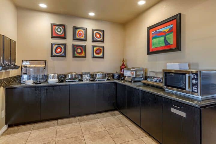 Breakfast area